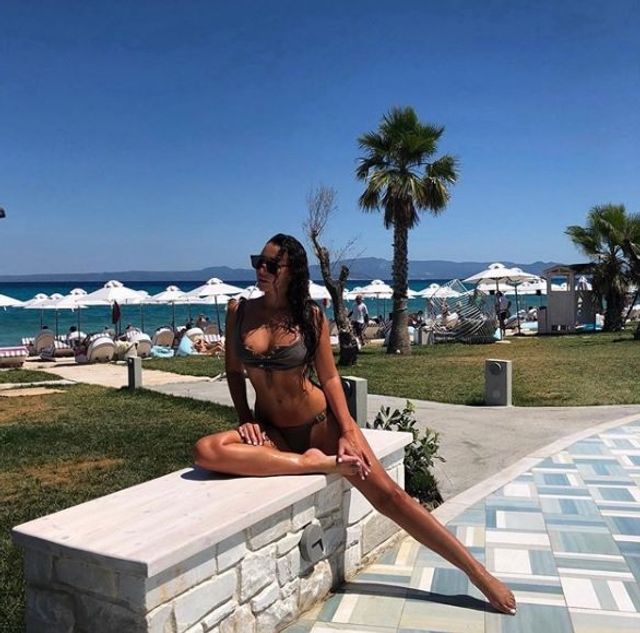 Дружина екс-динамівця підірвала мережу пружними сідницями - фото 339650