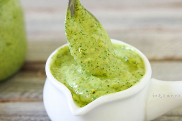 Зелений соус: можна їсти свіжим або закатати на зиму - фото 339657