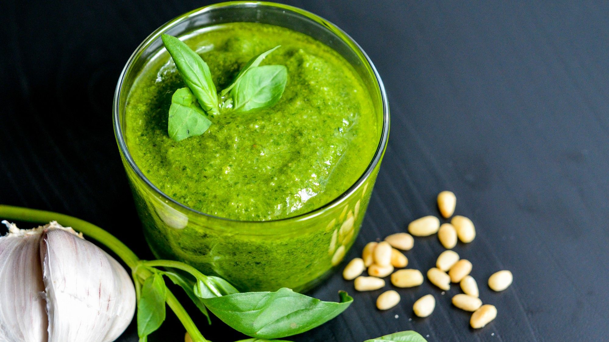 Зелений соус: можна їсти свіжим або закатати на зиму