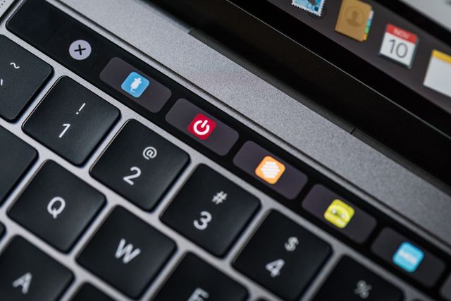 MacBook Pro буде виходити лише з Touch Bar - фото 339762