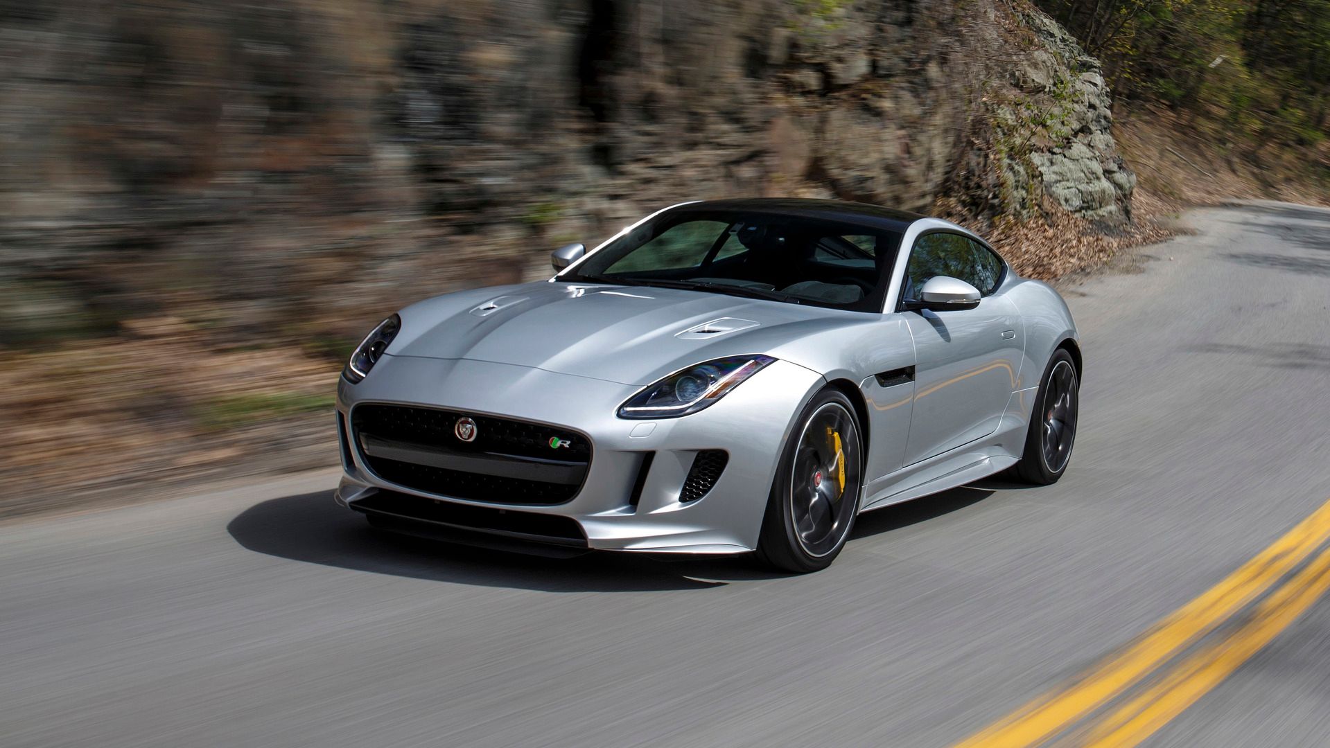 Каскадер проїхався на Jaguar на двох колесах: ефектне відео