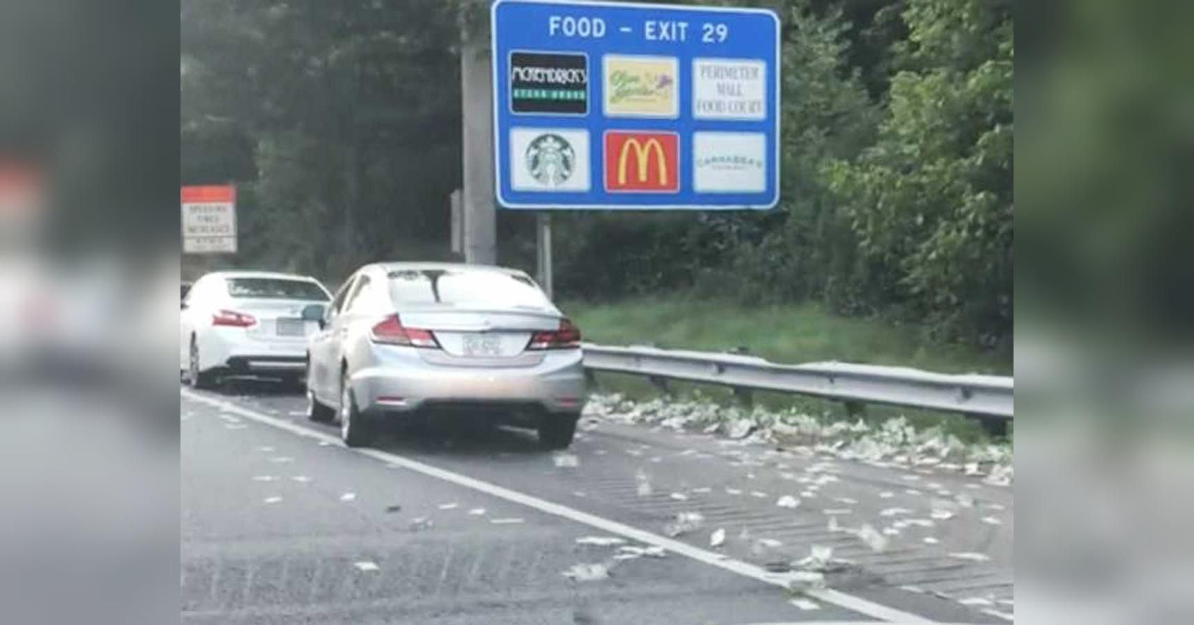 Американські водії потрапили у грошовий дощ: відео