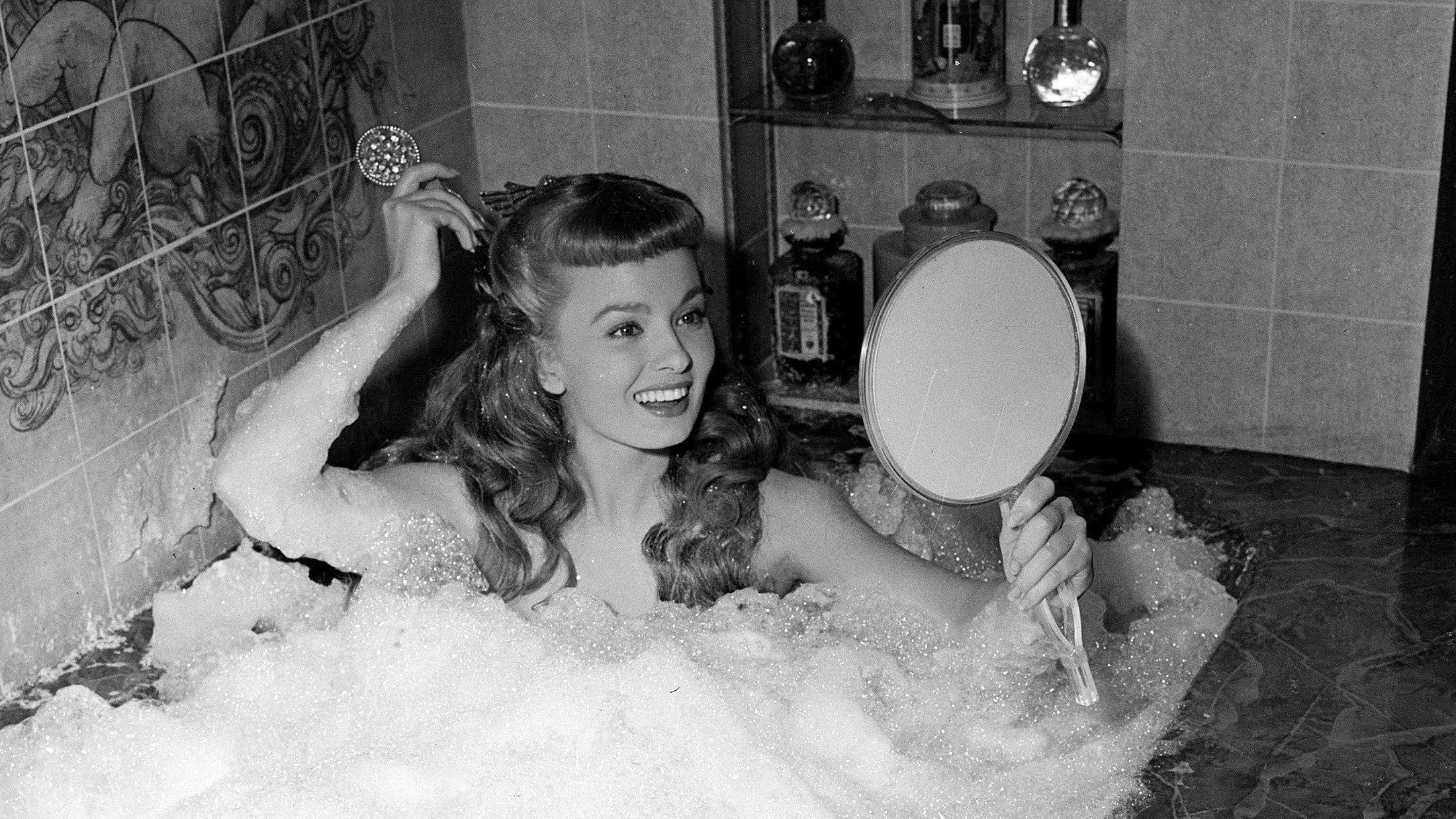 Чим корисна для здоров'я нічна ванна