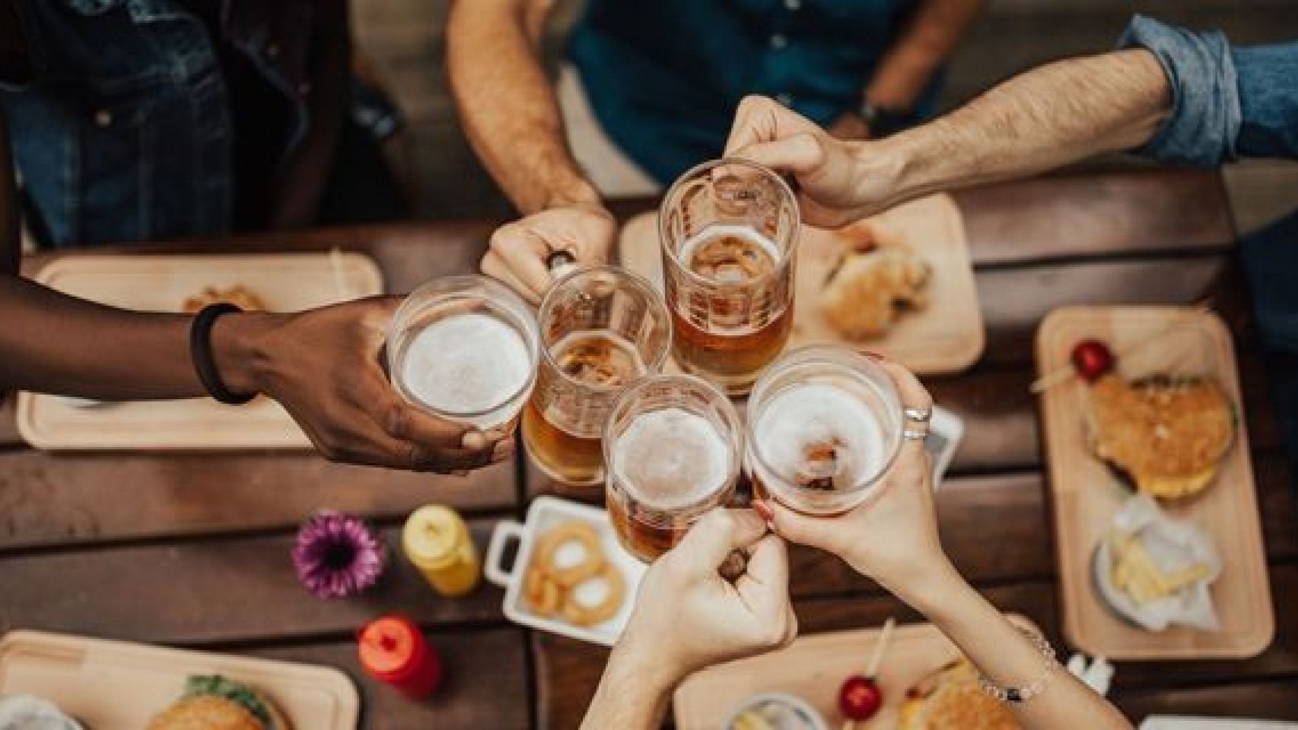 Відмова від алкоголю робить людей щасливішими - фото 1