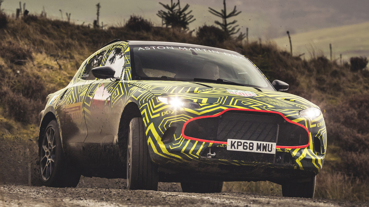 Aston Martin DBX вражає динамікою і швидкістю - фото 1