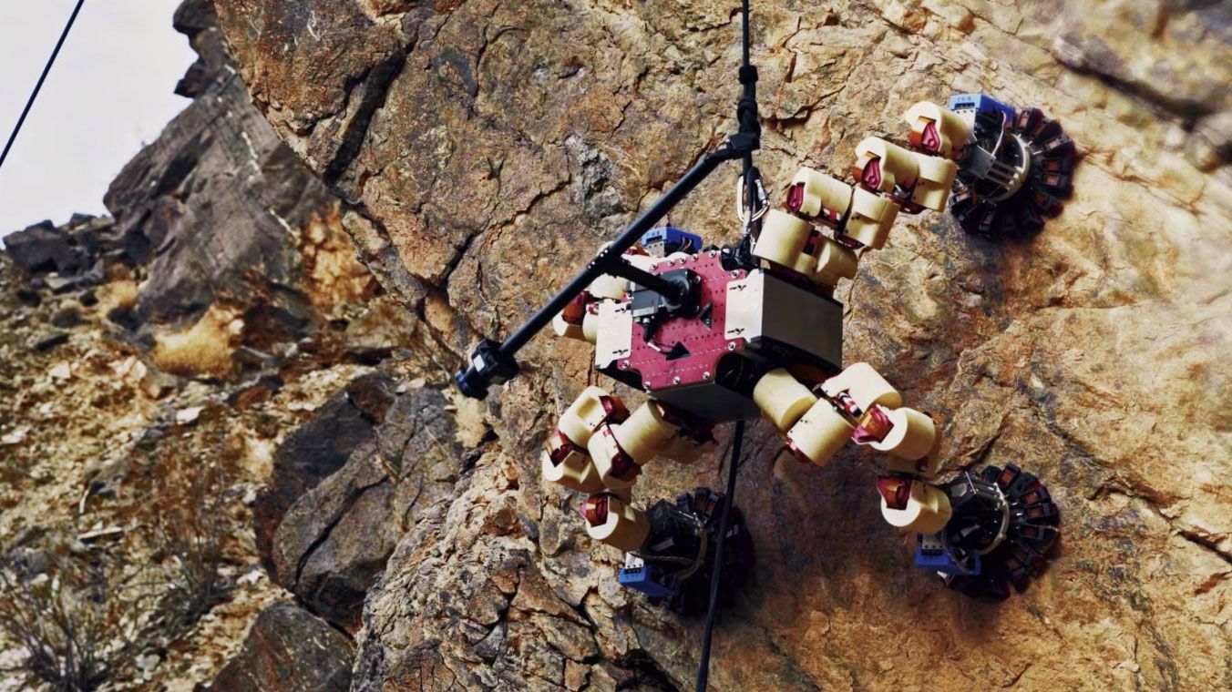 Робот-скелелаз NASA підкорив гору в Долині смерті: відео