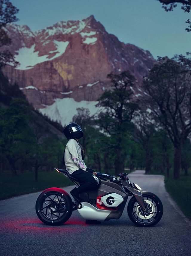 Електромотоцикл Motorrad Vision DC Roadster - фото 340301