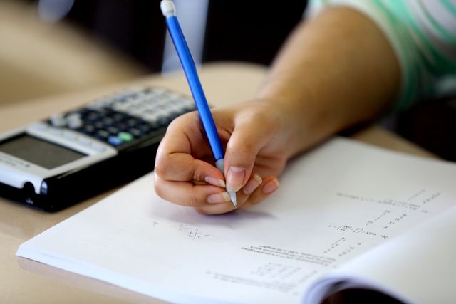 У Британії перед вступом до вузу будуть ставити дорослі питання - фото 340370