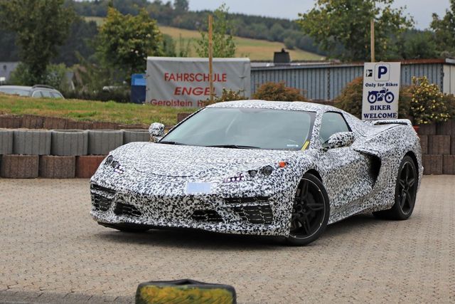 Новий Chevrolet Corvette позбудеться важливої для водія деталі - фото 340392