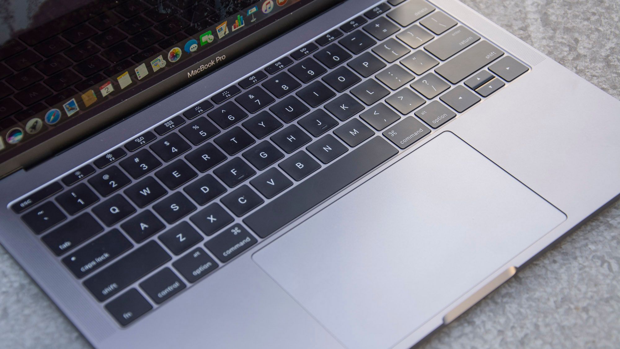 Apple MacBook Pro 13 2019 року практично не піддається ремонту