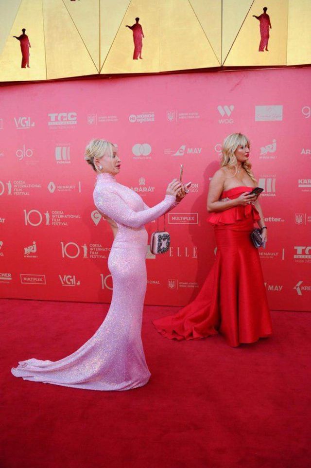 Одеський кінофестиваль 2019: найзашкварніші образи зірок на червоній доріжці - фото 340586