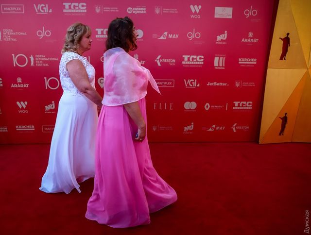 Одеський кінофестиваль 2019: найзашкварніші образи зірок на червоній доріжці - фото 340594
