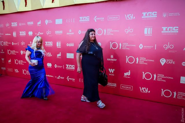 Одеський кінофестиваль 2019: найзашкварніші образи зірок на червоній доріжці - фото 340600