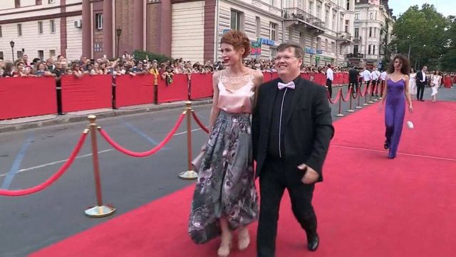 Одеський кінофестиваль 2019: найзашкварніші образи зірок на червоній доріжці - фото 340602