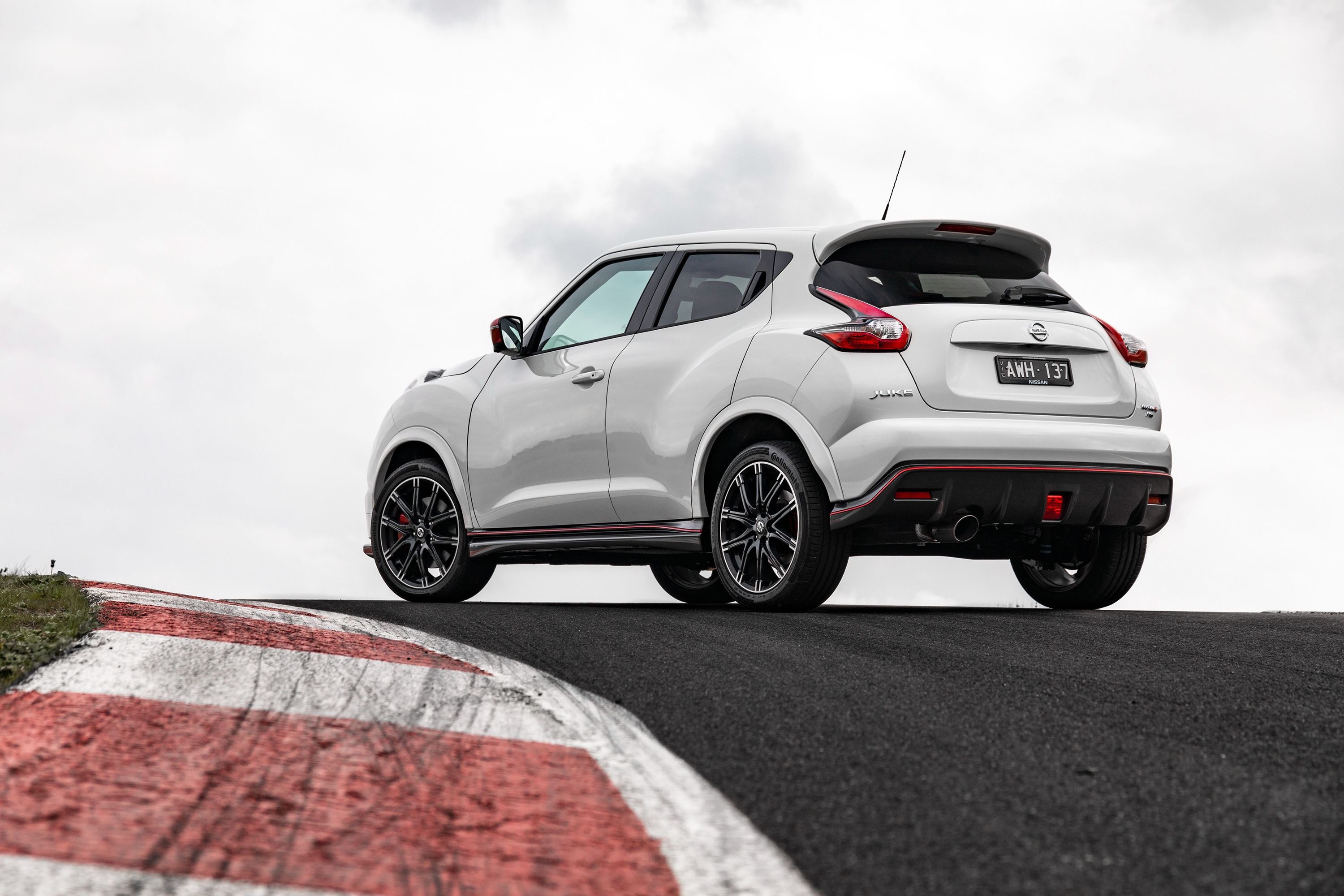 Nissan Juke: стало відомо, коли покажуть оновлення популярного кросовера
