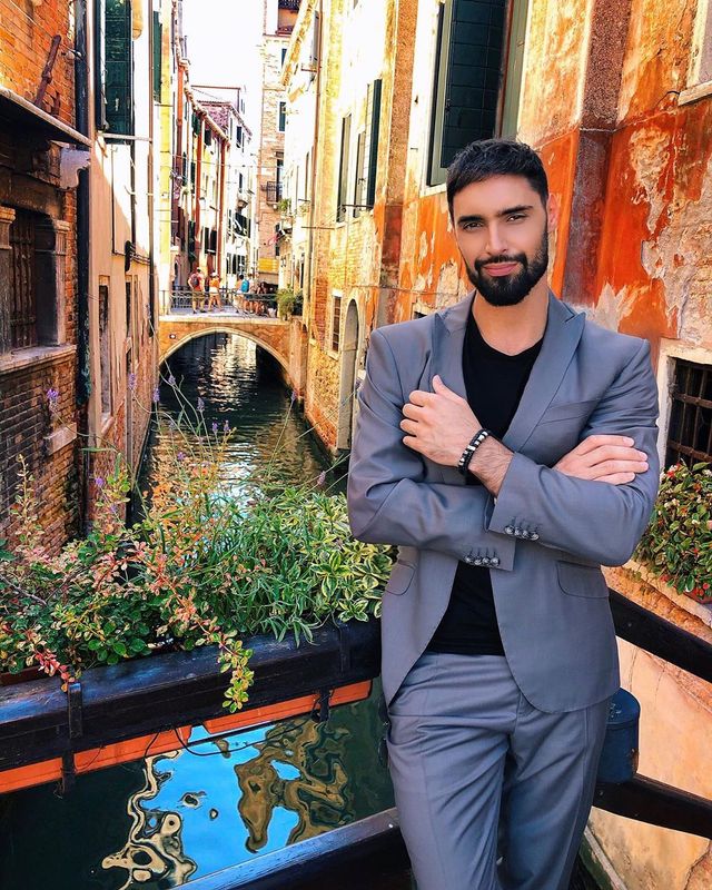 Козловський розбурхав мережу новим ліричним віршем - фото 340706