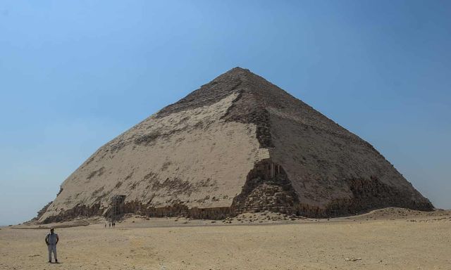 Унікальна 'ламана' піраміда Снофру - фото 340722