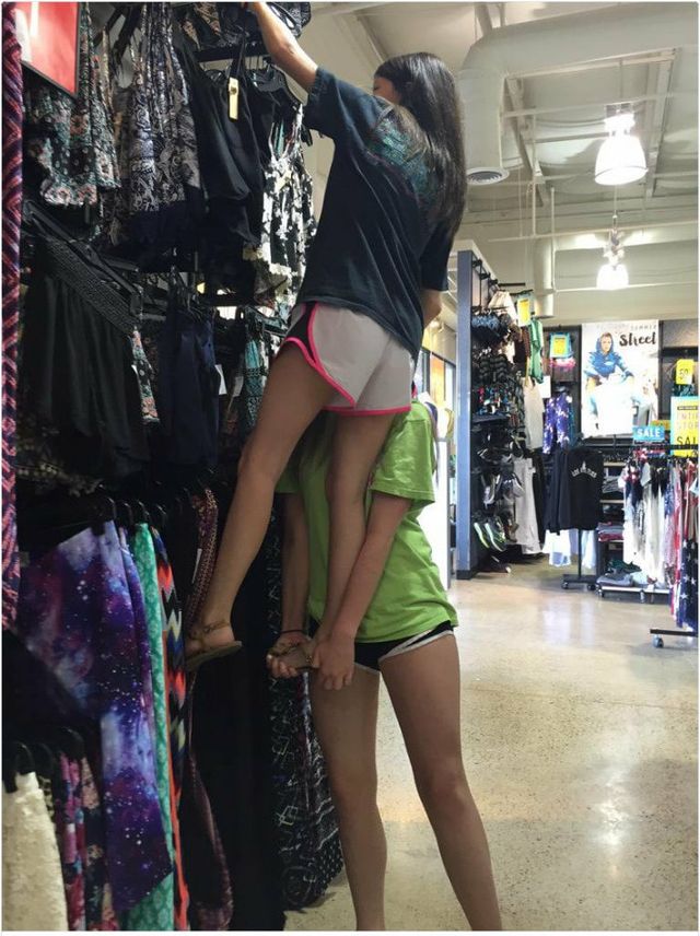 Кумедні кадри з життя невисоких людей розвеселили мережу - фото 340789