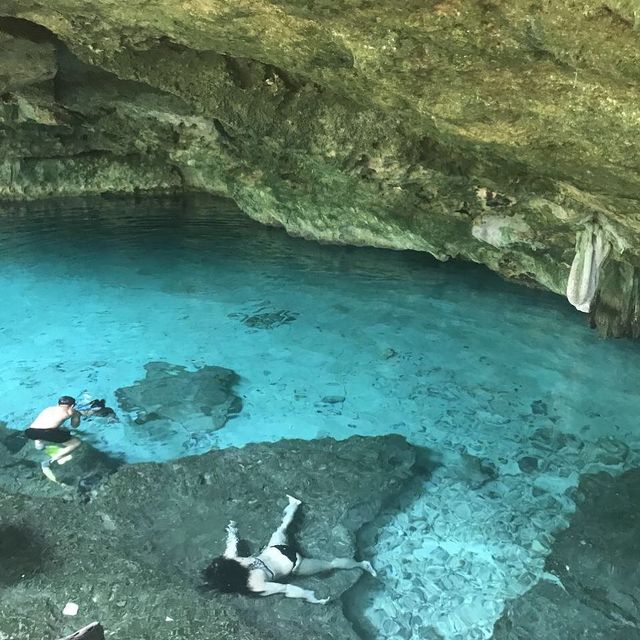 Блогерка фотографується на тлі визначних пам'яток, прикидаючись мертвою: оригінальні фото - фото 340937