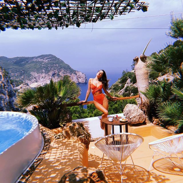 Завжди сексуальна: 38-річна супермодель захопила фото в бікіні - фото 341036