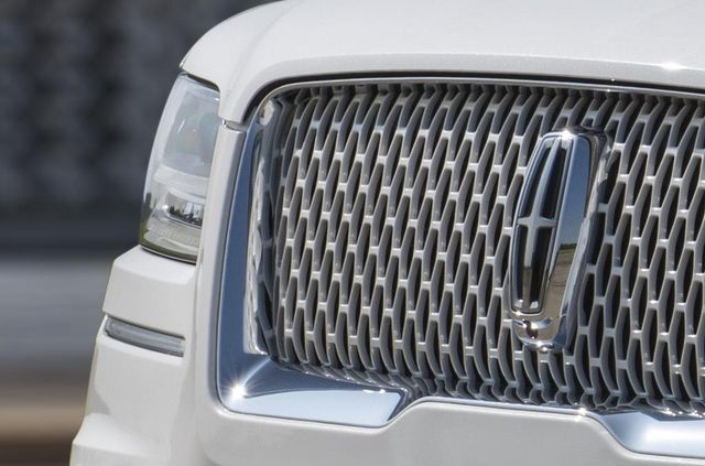 Lincoln Navigator навчився запускати двигун зі смартфона - фото 341070