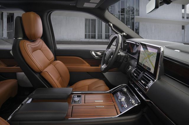 Lincoln Navigator навчився запускати двигун зі смартфона - фото 341071