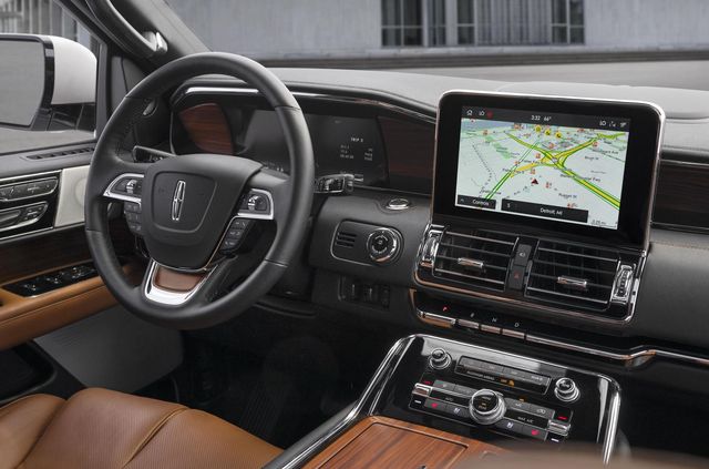 Lincoln Navigator навчився запускати двигун зі смартфона - фото 341073