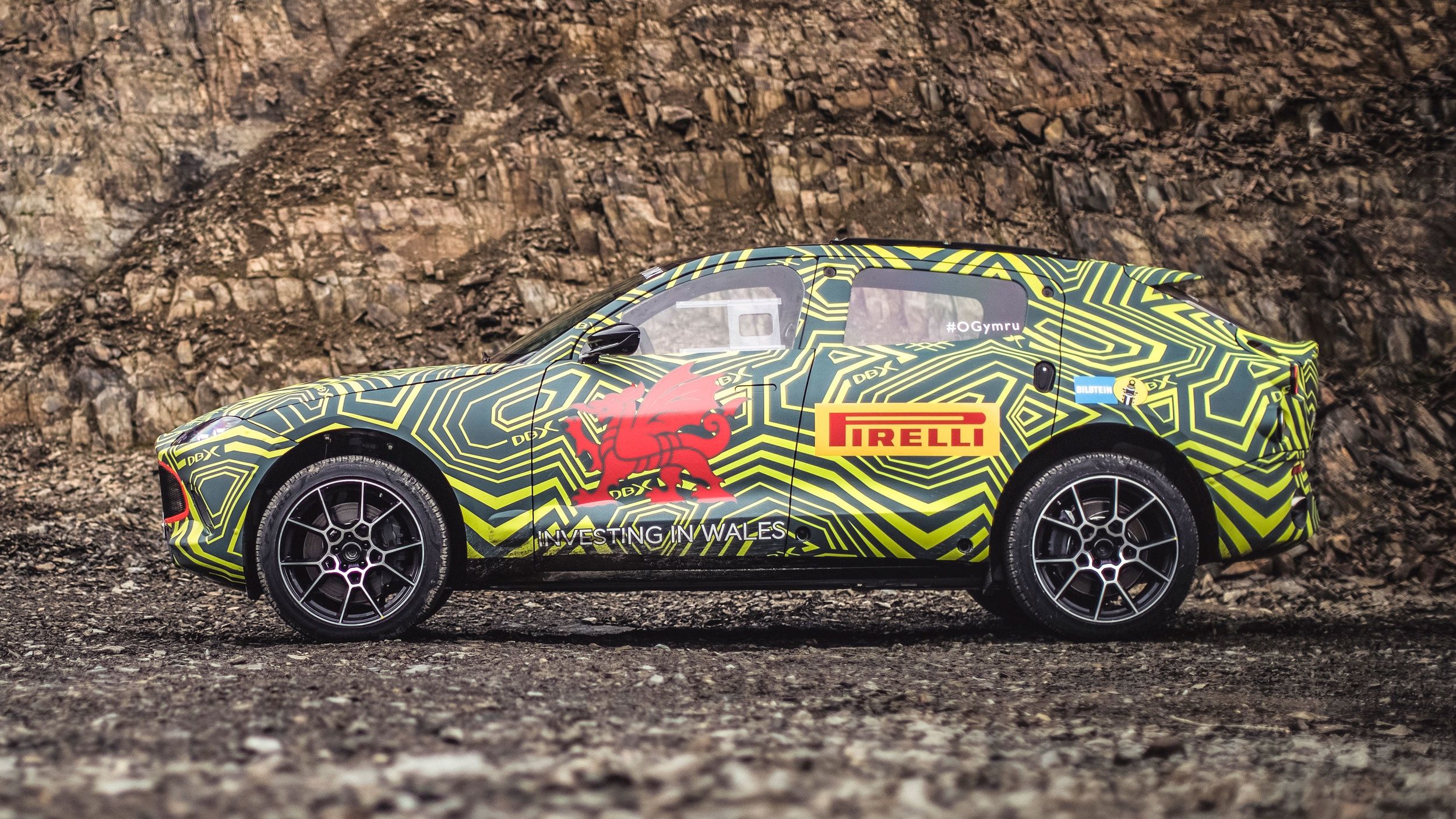 Перший кросовер Aston Martin готують до дебюту: це треба бачити