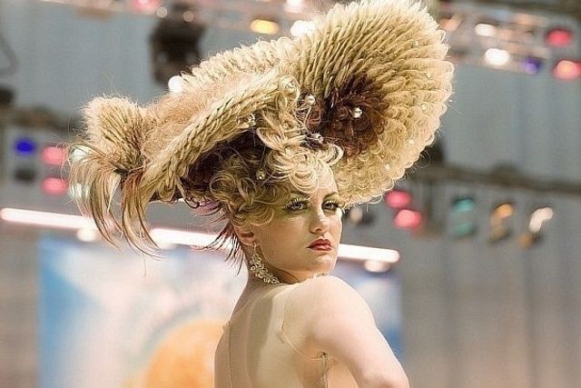 ТОП найсмішніших і водночас найжахливіших зачісок - фото 341184