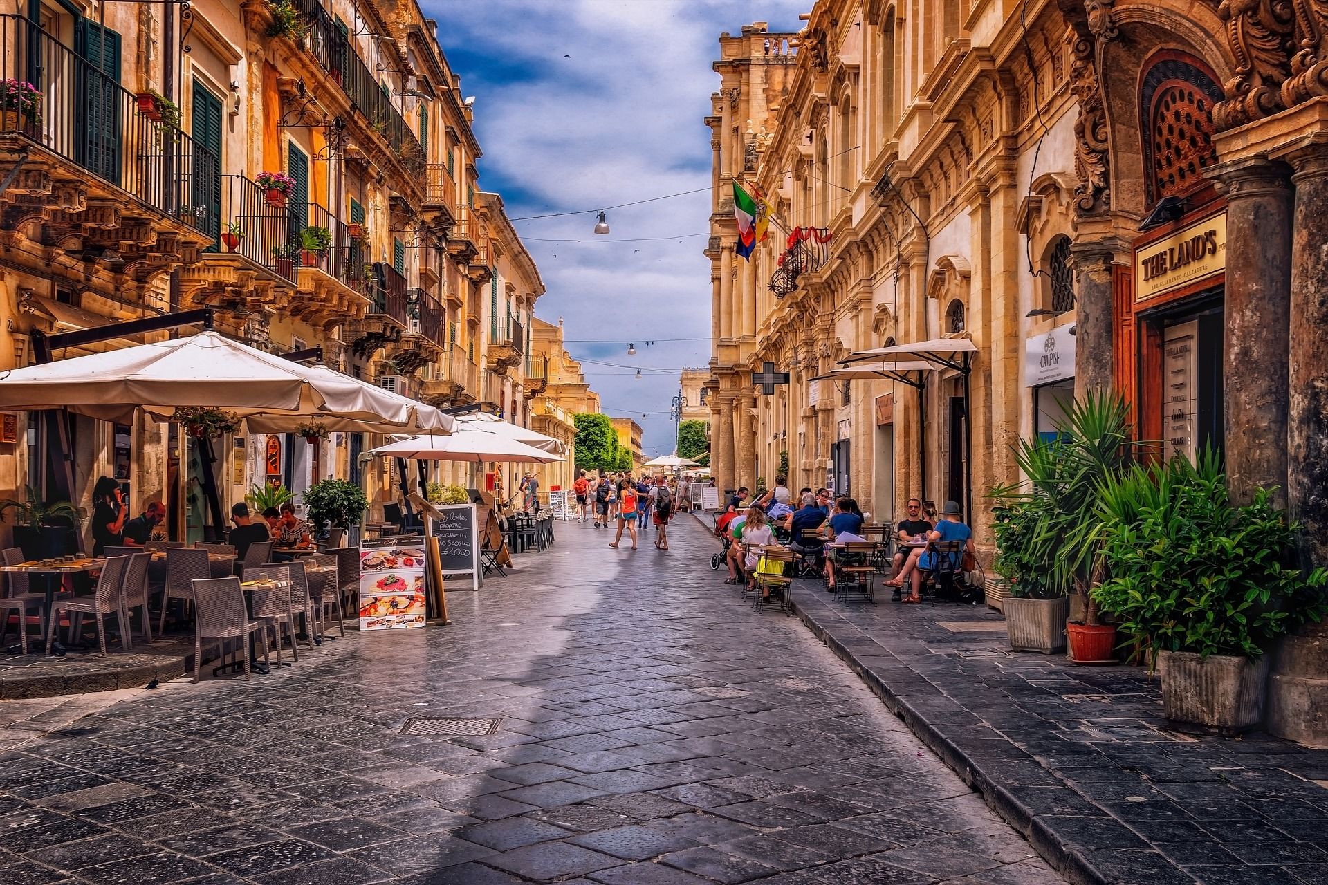 Погода в Україні 17 липня: у південні області повертається спекотне літо