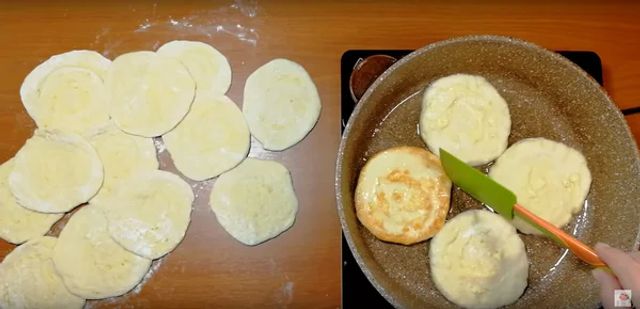 Швидкі смачні коржики за 10 хвилин на пательні - фото 341413