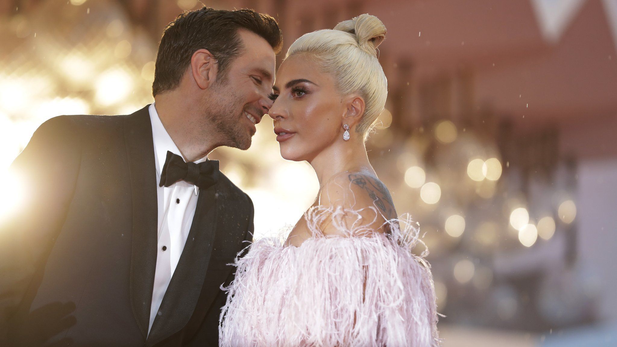 Фанати Ірини Шейк жорстко зацькували Леді Гагу