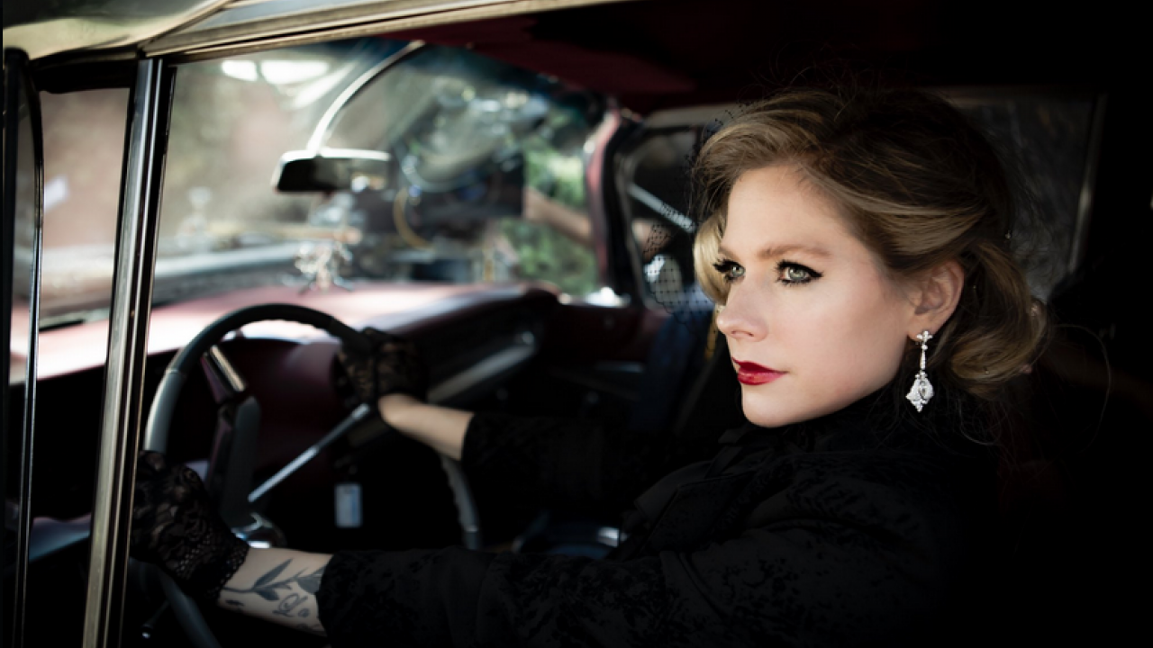 Новий кліп Авріл Лавін підкорює Youtube: дивіться ефектне відео