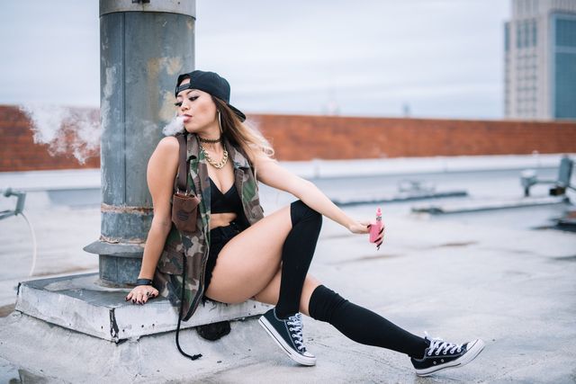 Електронні сигарети надто популярні серед підлітків - фото 341525