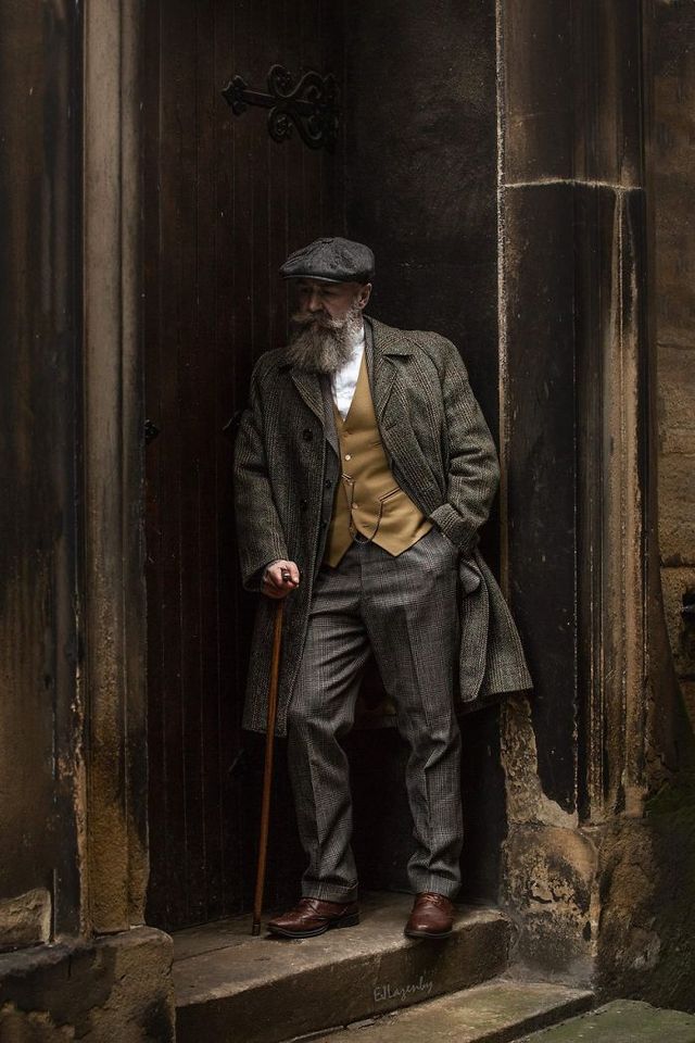 EJ Lazendby - фото 341530