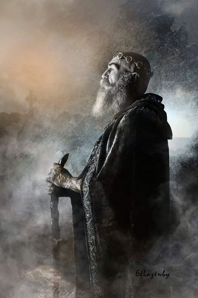 EJ Lazenby - фото 341536