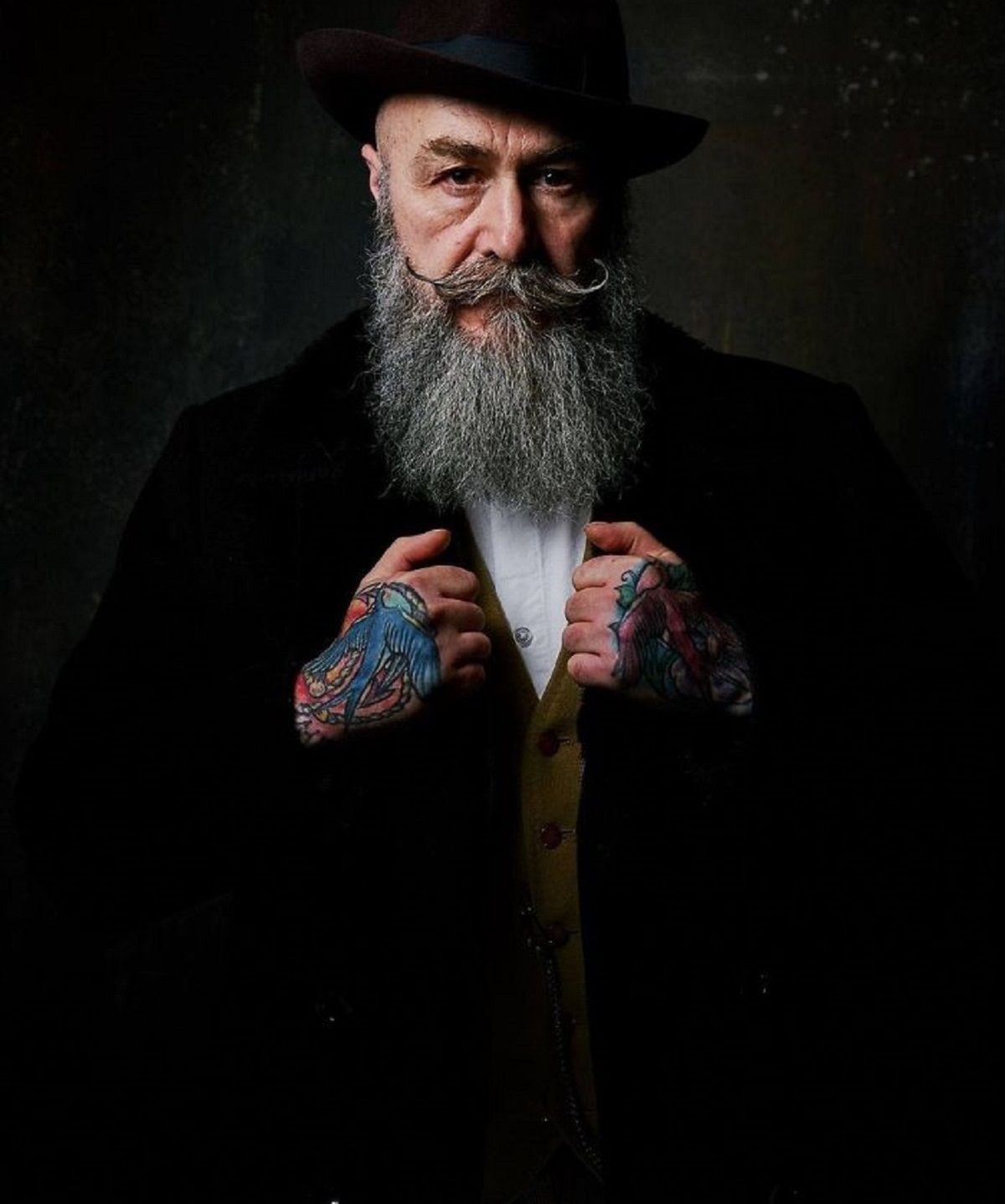 Чоловік став моделлю у 50 років, і тепер підкорює світ (фото)