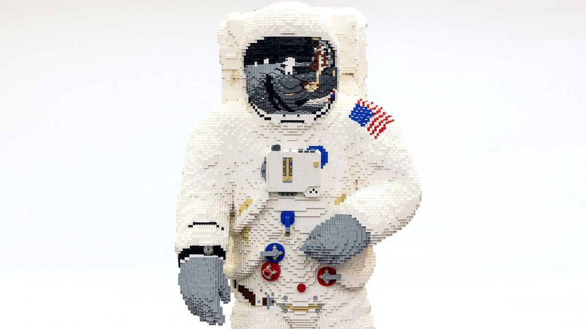 Фігура максимально нагадує справжнього астронавта - фото 1
