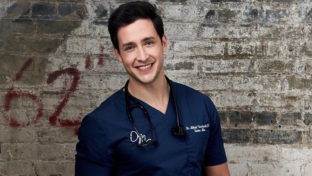 Найсексуальніший лікар використовує свою славу для просвіти молоді