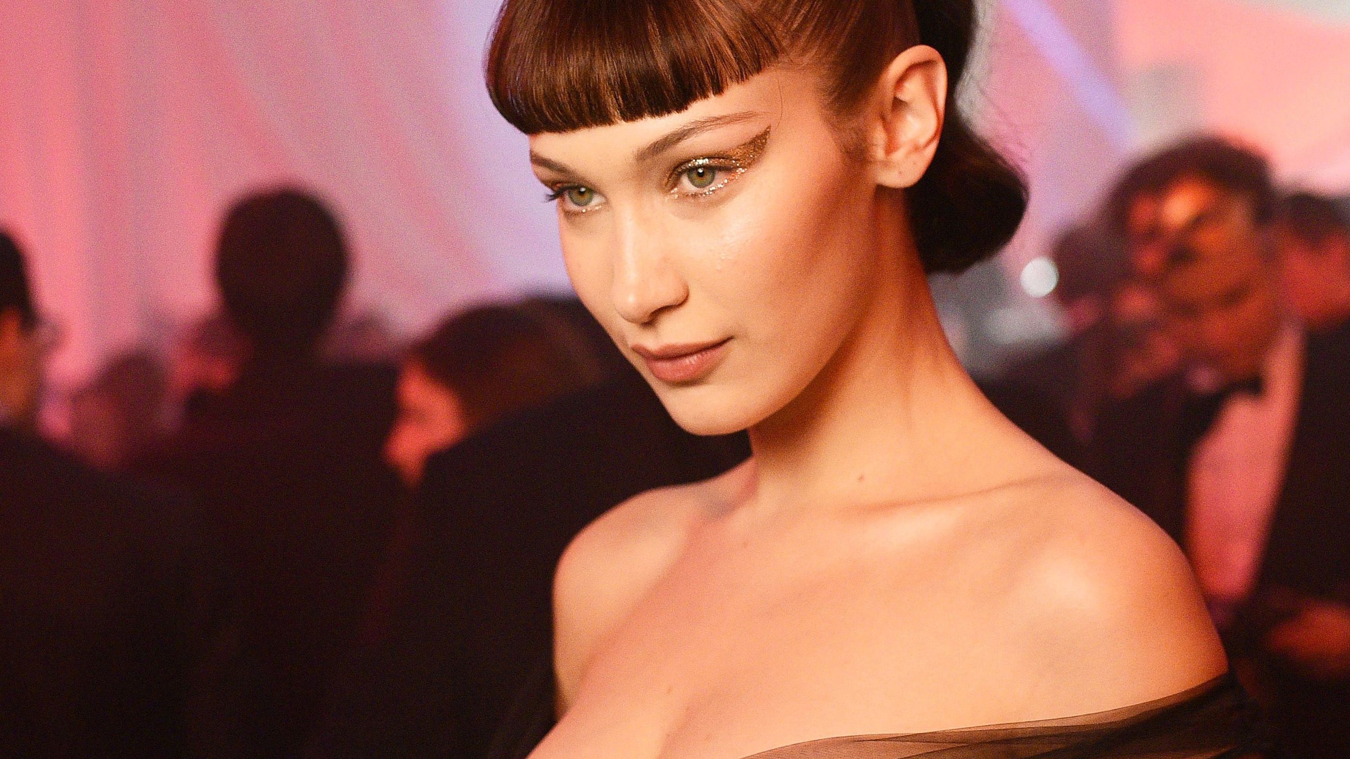 Сексуальна модель оголила сідниці на камеру