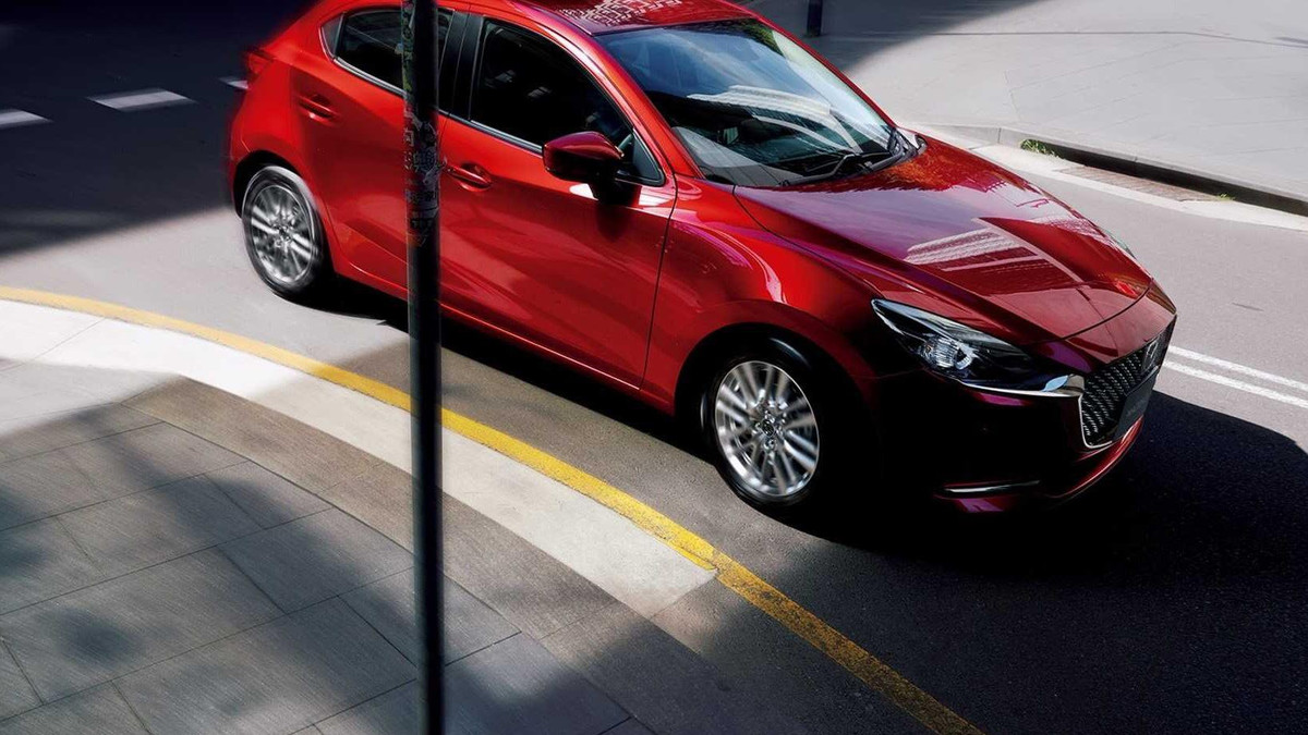 Mazda2 отримала дизайн від старших моделей - фото 1