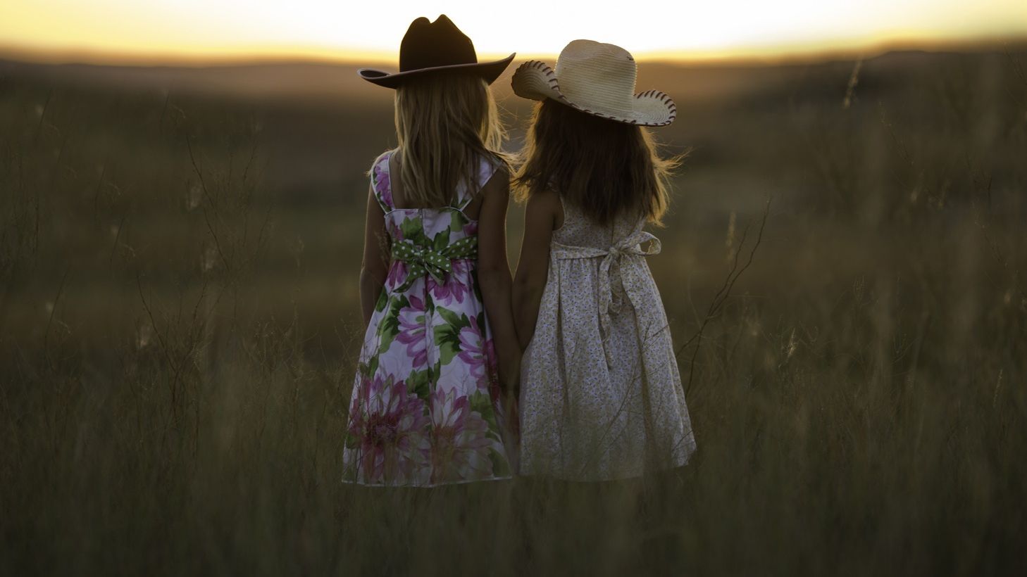 Зовсім різні сестри стали зірками мережі: фото