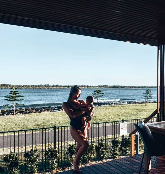 Австралійська пара мандрує світом на автобусі: яскраві фото - фото 341985