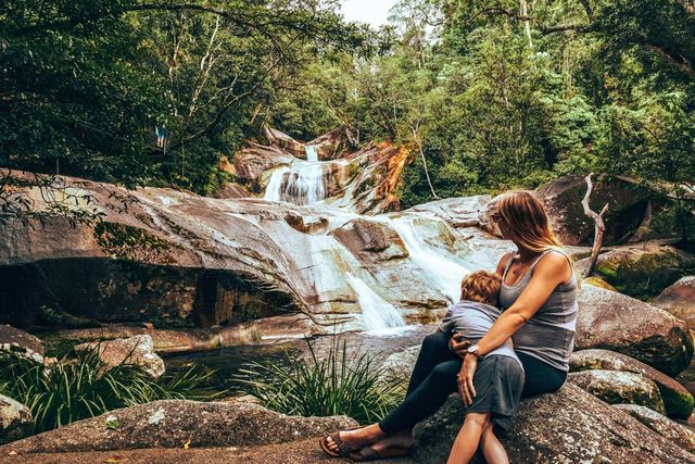 Австралійська пара мандрує світом на автобусі: яскраві фото - фото 341990