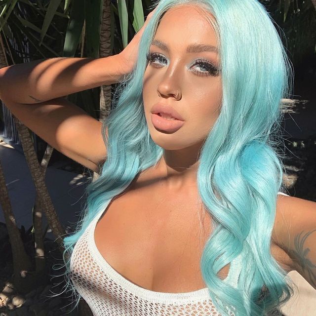 Спокуслива русалонька: блогерка похизувалась формами у прозорій сукні (18+) - фото 342011