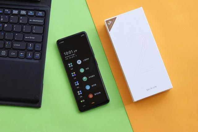 Xiaomi Qin 2: смартфон для студентів за 73 долари на Android GO - фото 342119