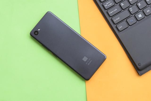Xiaomi Qin 2: смартфон для студентів за 73 долари на Android GO - фото 342120
