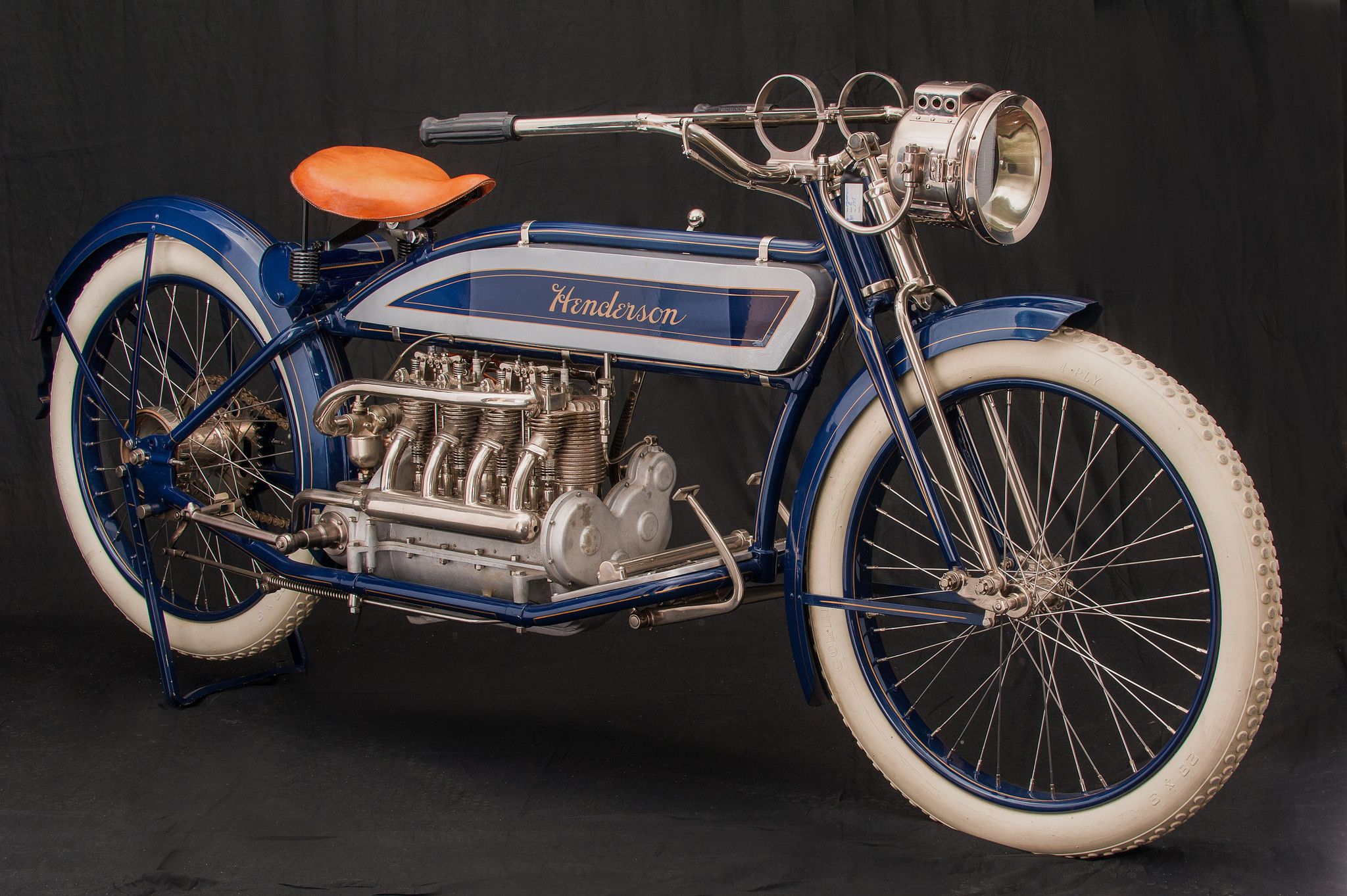 Мотоцикліст відправився в подорож Америкою на 100-літньому байку