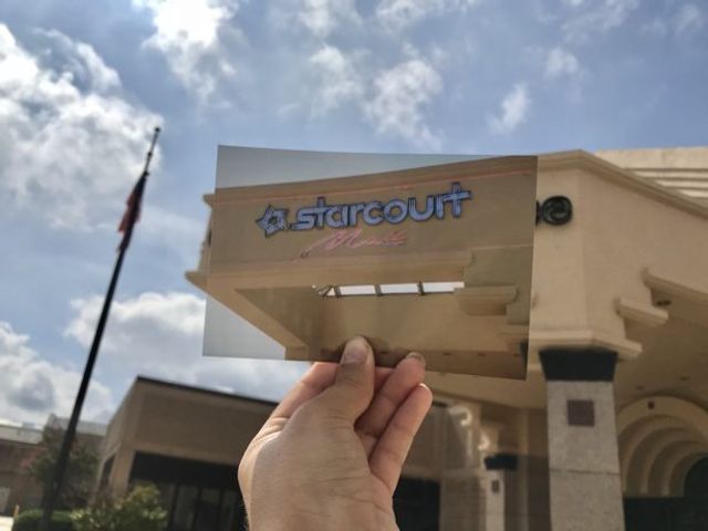 Дуже дивні справи: американець показав місця з третього сезону серіалу - фото 342337