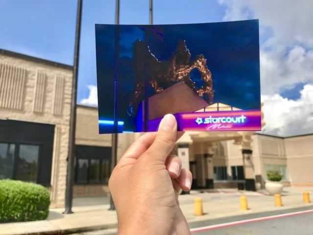 Дуже дивні справи: американець показав місця з третього сезону серіалу - фото 342340